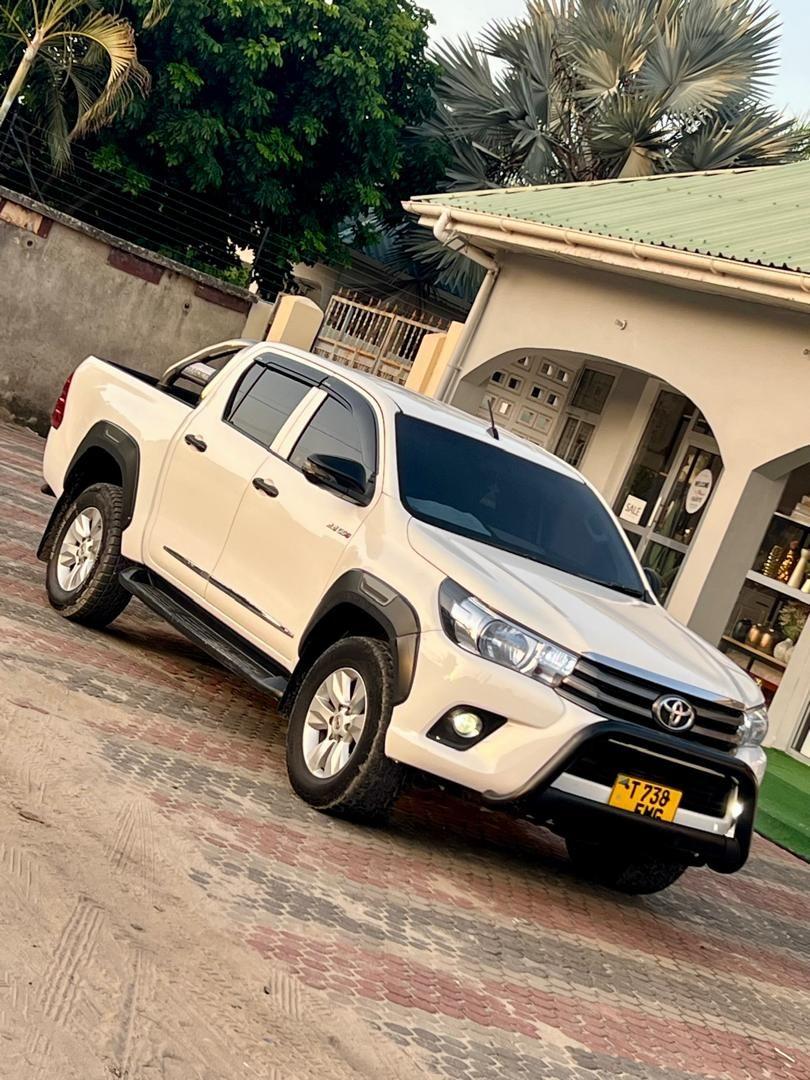 A picture of TOYOTA HILUX DOUBLE CABINS