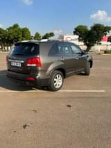A picture of Kia Sorento 2012 model auto with full service history nothing