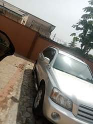A picture of Highlander clean Nigerian use first body paint Price 3 8m