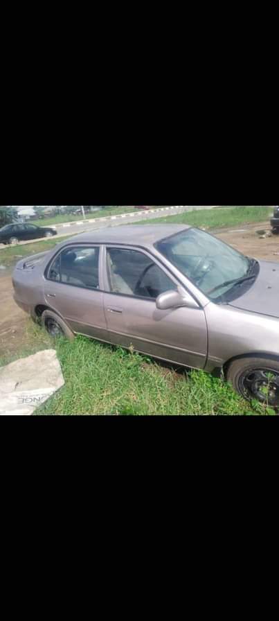 A picture of 2000 Toyota Corolla 2000