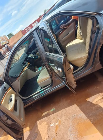 A picture of Toyota mark 2 grande 2000