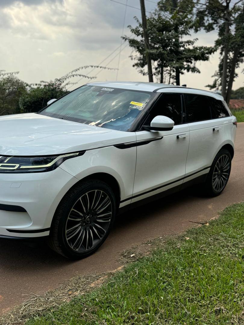 A picture of Range rover velar