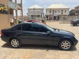 A picture of Neatly used 4 cylinder Mercedes Benz c200 04 model Location