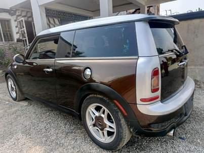 A picture of 2010 Mini Cooper club man keyless untempered engine and gear