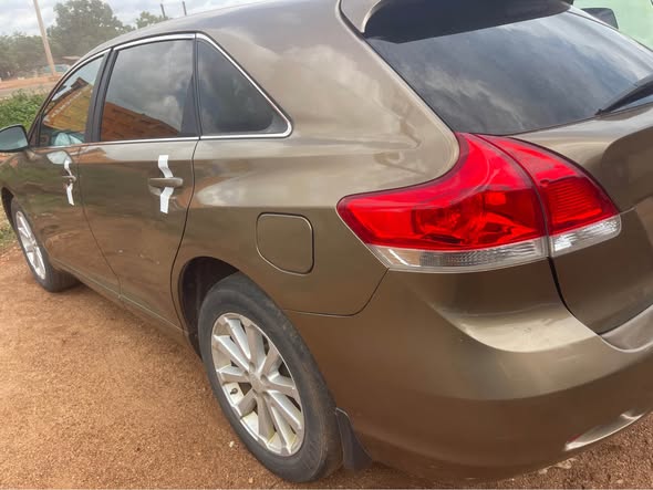 A picture of Toyota Venza 4 plugs