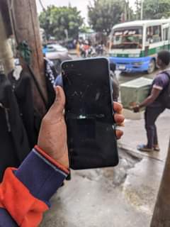 A picture of Ifinix not 8 Gb 128 Ram 6 0693771662