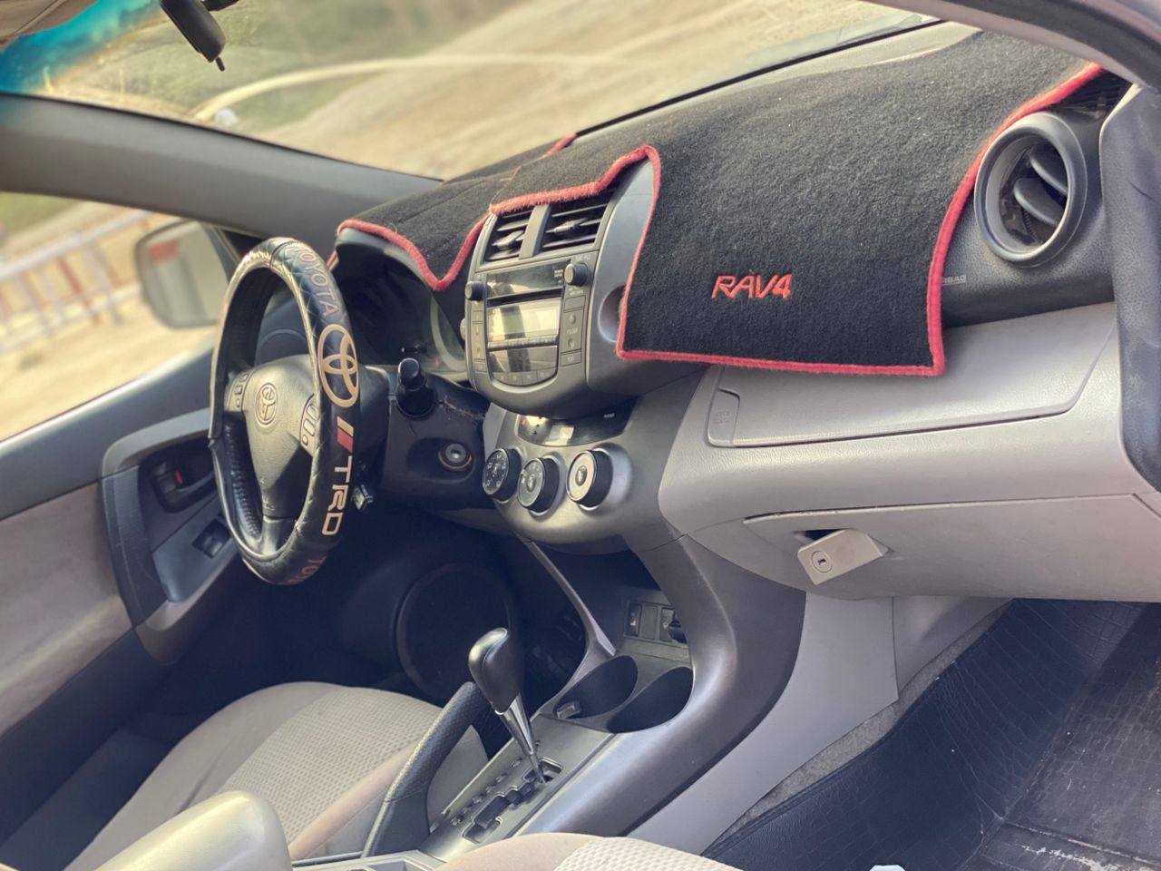 A picture of Toyota RAV4 06 v6