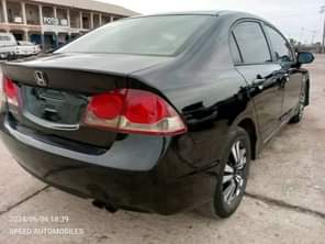 A picture of 2008 Honda Civic Unthampered engine and gear chilling Ac neat