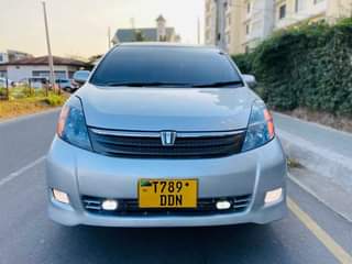 A picture of Toyota isisi for sale