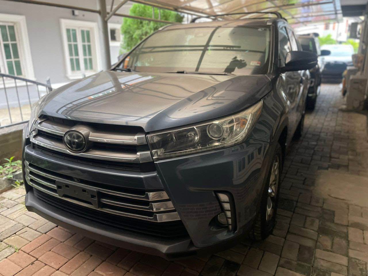 A picture of 2018 Highlander Toyota Limited FULLOPTION Foreign Used