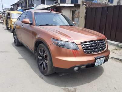 A picture of 04 Infiniti fx35