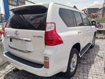 A picture of Tokunbo Lexus Gx460 2010 model Full Option