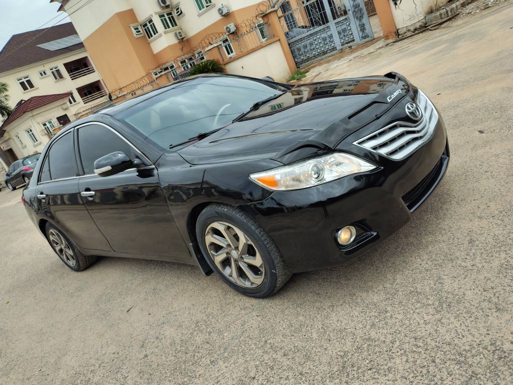 A picture of 2010 Toyota Camry v6 XLE