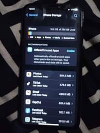 A picture of IPhone X 256GB