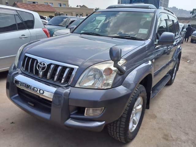 A picture of PRADO LAND CRUISER VVTI Engine Black interior 7 seater Petrol