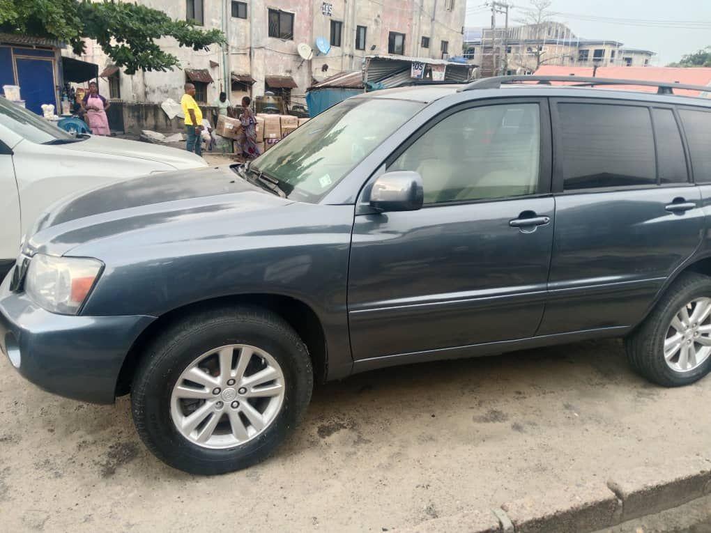 A picture of 2005 Toyota highlander 2006