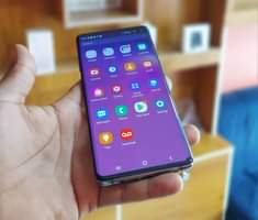 A picture of Samsung S10 plus