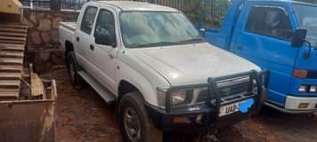 A picture of Hilux double curbin