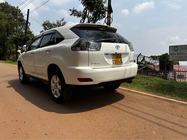 A picture of  36.5M Toyota Harrier model 2007 0705176582.