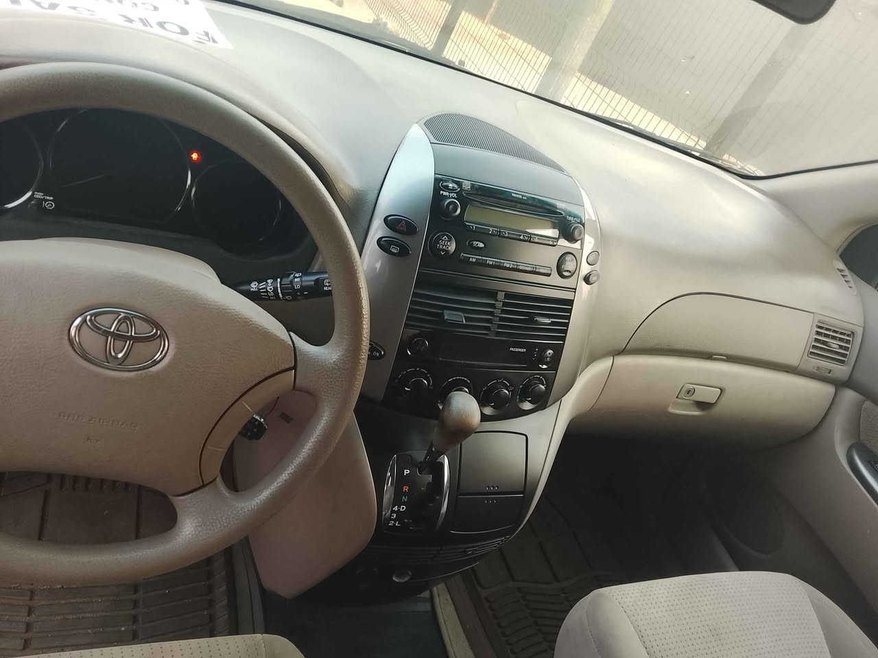 A picture of Toyota Sienna LE