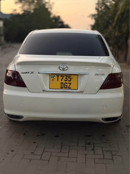 A picture of Toyota Mark X 0716240462