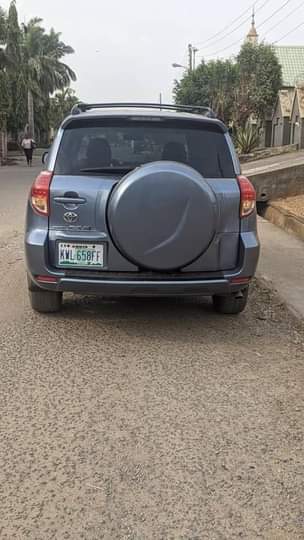 A picture of 2008 Toyota rav4