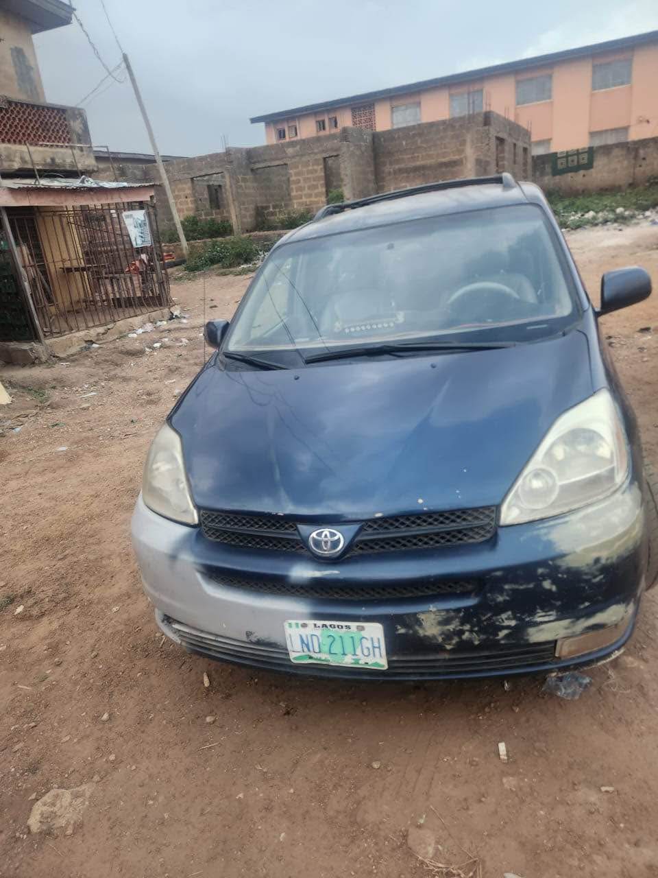 A picture of Toyota sienna
