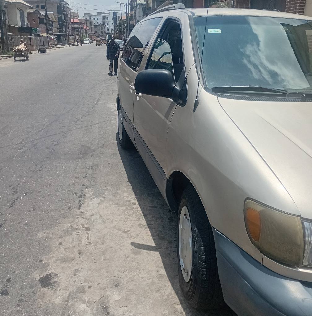 A picture of Toyota Sienna