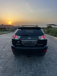 A picture of This is astonishing clean lexus Rx400h 2006 model Hybrid drive