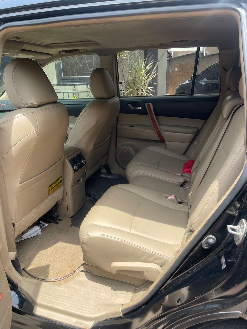 A picture of Registered Toyota Highlander 012 First body Well clean as seen