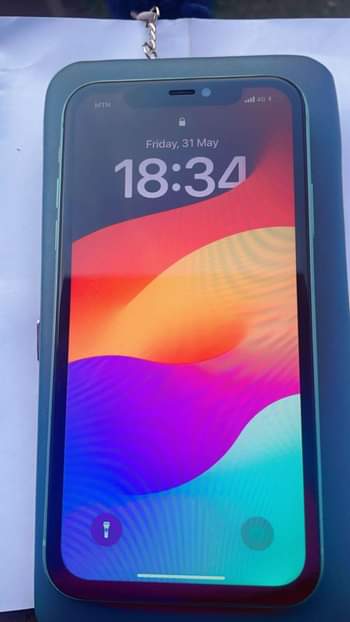 A picture of Iphone 11 64 GB