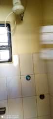 A picture of Dabo selfu inapangishwa na chumba kingine pembeni yake madukani maji