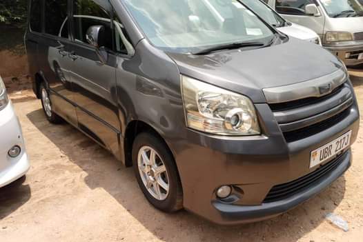 A picture of NOAH 2009 UBR 4 WD Black interior 15 Millions deposit.