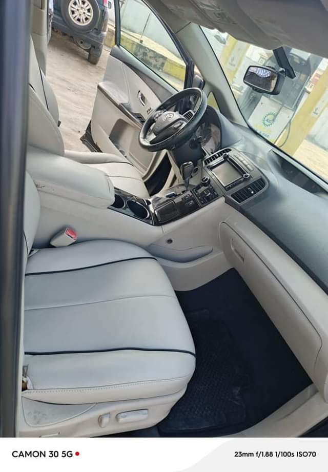 A picture of registered toyota venza 2013