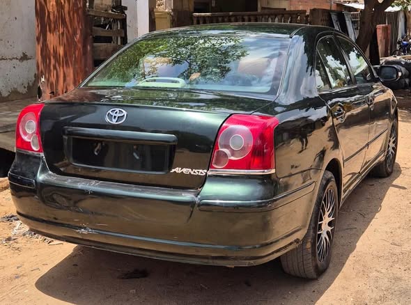 A picture of Toyota Avensis 2006