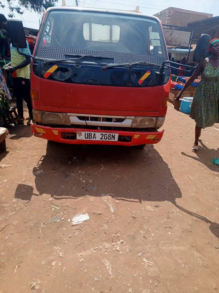 A picture of Toyota dyna with kigege engine 14m call me or watsap