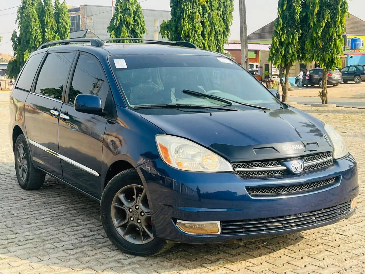 A picture of 2006 Toyota sienna