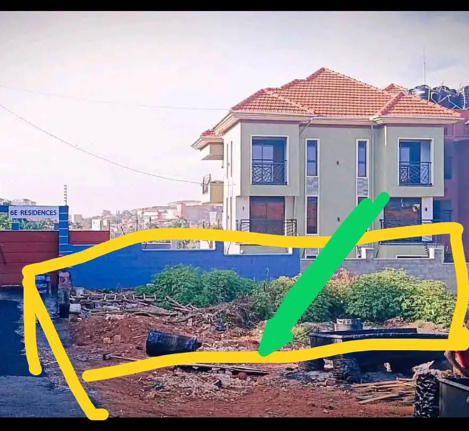 A picture of Commercial plot 13 Decimals 185m Ugx on TARMAC RD NAALYA
