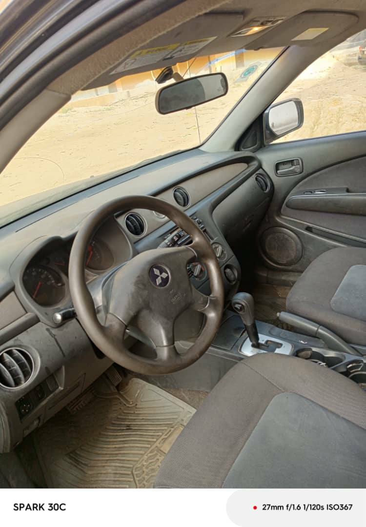 A picture of Mitsubishi Outlander 2002 model Complete first body Every thing is