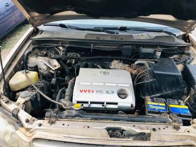 A picture of Neatly used 2004 Toyota Highlander Limited Edition Accident free 3