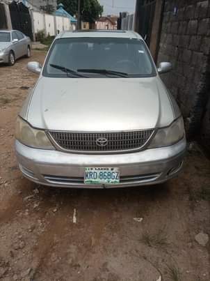 A picture of Toyota Avalon 04
