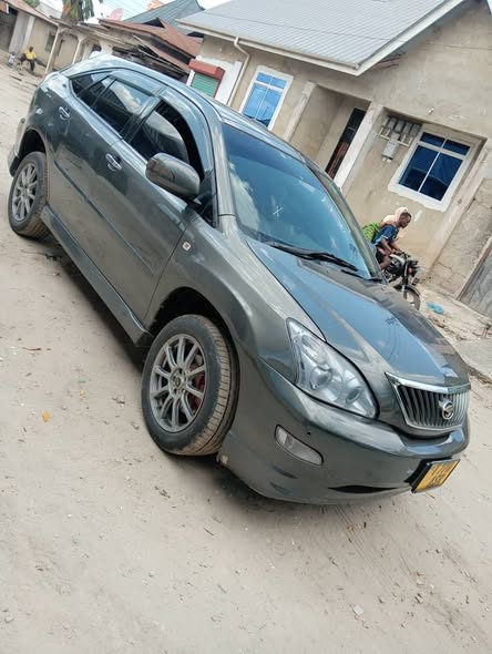 A picture of Toyota harrier new
