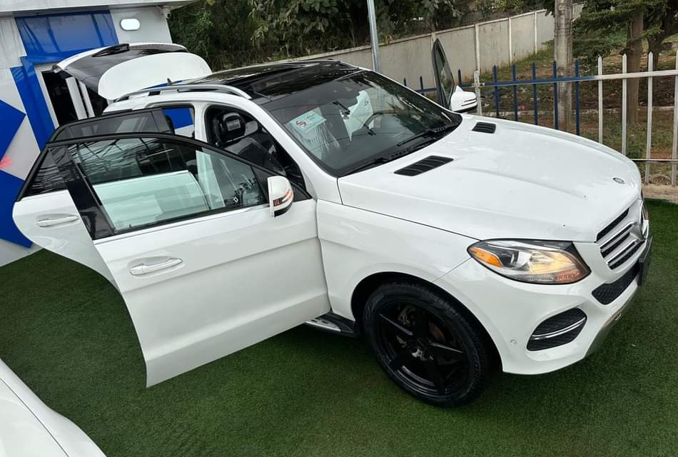 A picture of Mercedes Benz GLE
