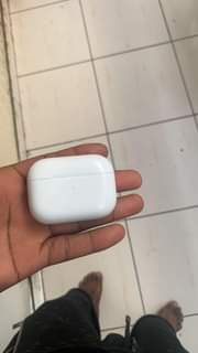 A picture of ORIGINAL USED EARPODS PRO