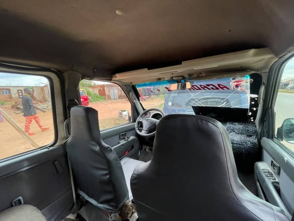 A picture of Hijet mini bus