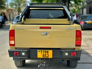 A picture of TOYOTA HILLUX DOUBLE CABIN