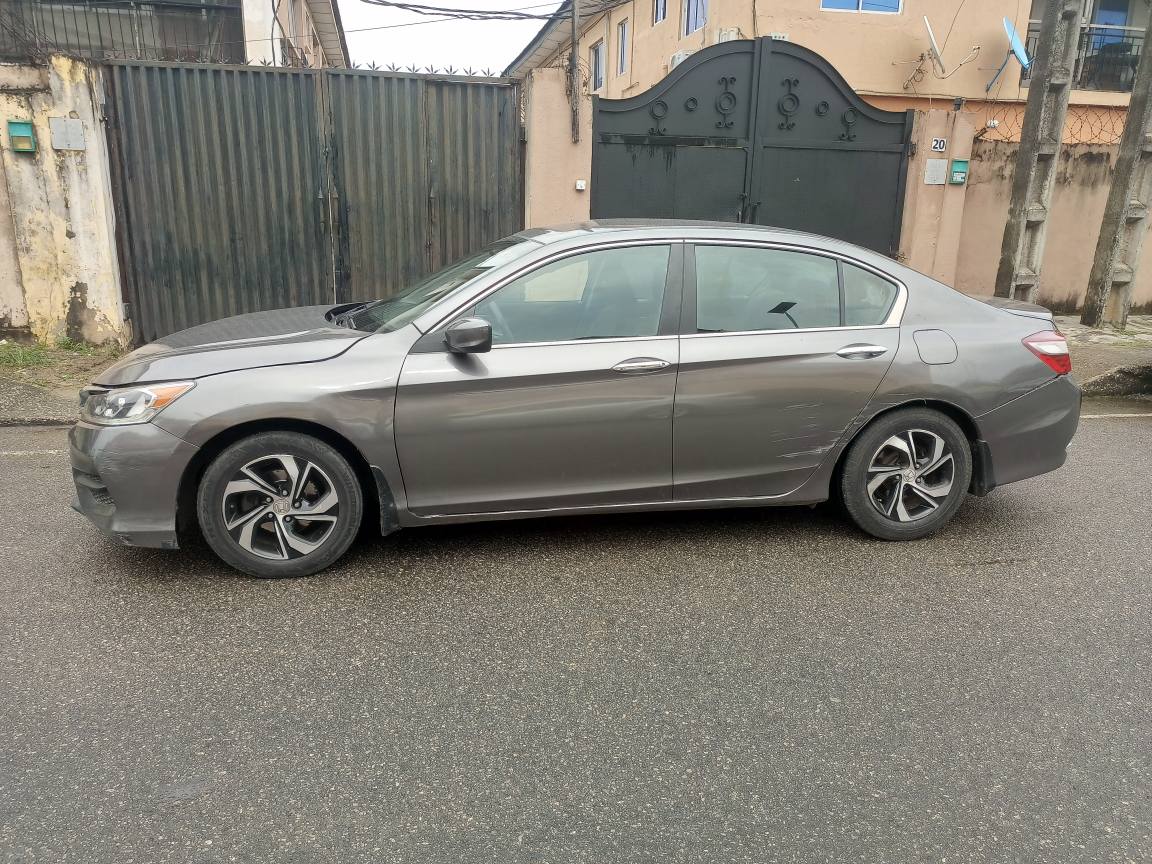A picture of Honda Accord 2017