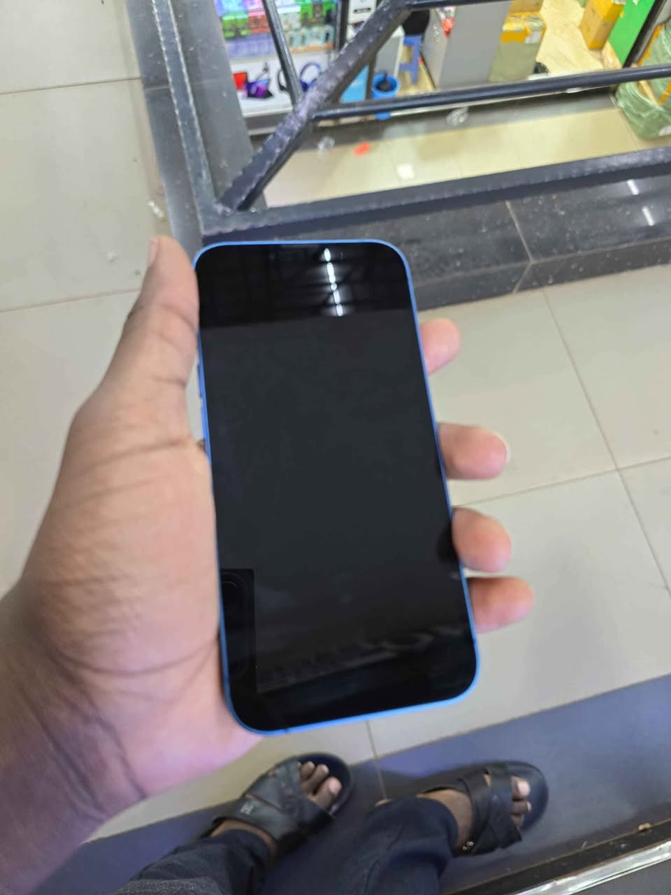 A picture of iPhone 13 128gb