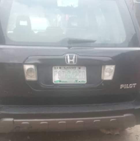 A picture of Honda pilot 2003 model