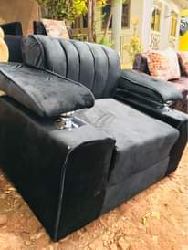 A picture of SINGLE SEATER BLACK SOFA